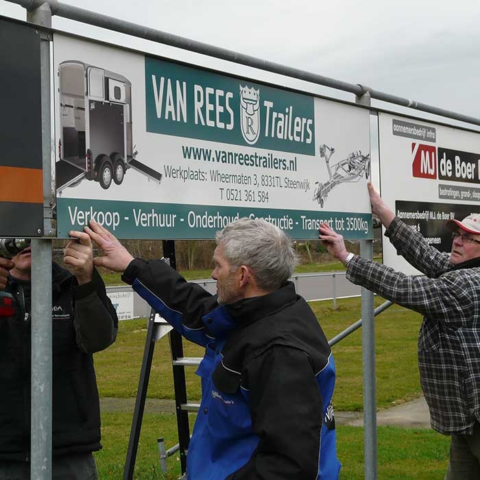Bordsponsor Van REES trailers